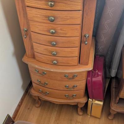 Sale Photo Thumbnail #555