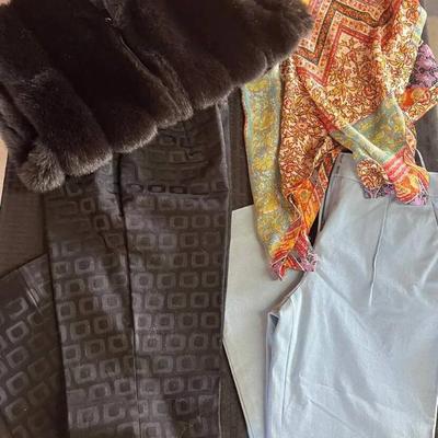 Mi166 women s size 4 pants and matching tops