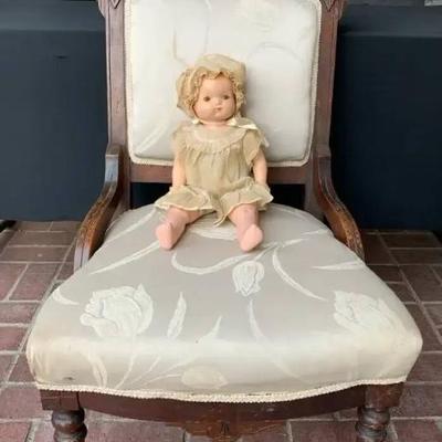 Mi140 antique chair doll