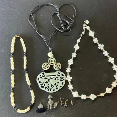 Mi170 carved and glass necklaces