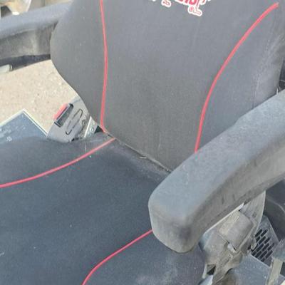 Sale Photo Thumbnail #21: Grasshopper zero turn mower 61 inch cut with bagger