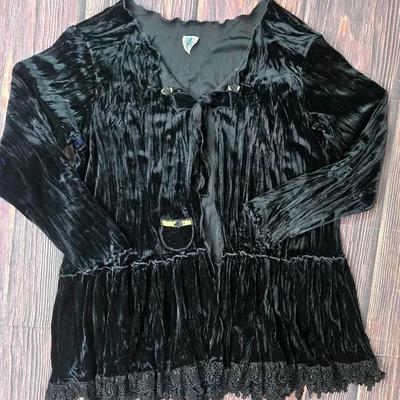 "Gracie Collection" Black Velvet Top