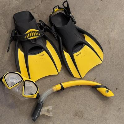 Sale Photo Thumbnail #12: 2 Snorkel Sets (Flippers + Goggles) and 2 Snowboard Goggles