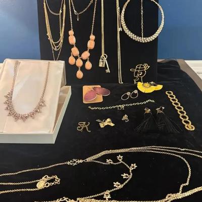 Sale Photo Thumbnail #89: Costume Jewelry: Beauty Awaits 