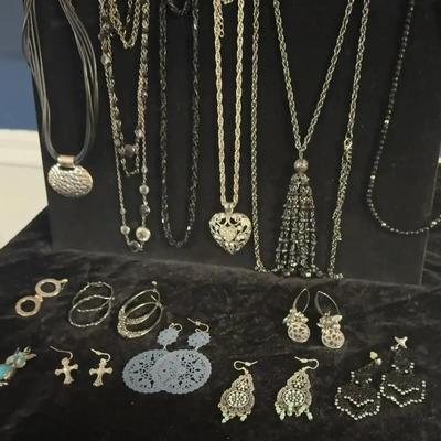 Sale Photo Thumbnail #71: Costume Jewelry: Dark Silver and Beads