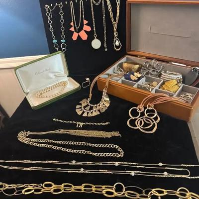 Sale Photo Thumbnail #90: Costume Jewelry: Jewelry box and a huge lot of jewelry