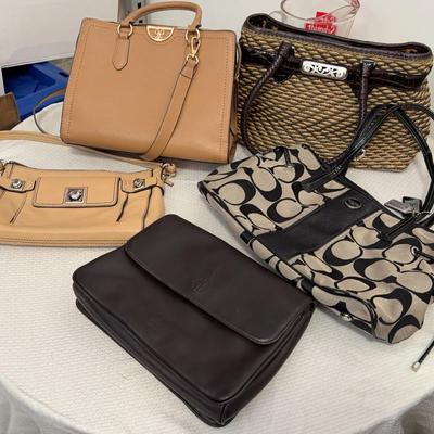 Sale Photo Thumbnail #6: Lot Of 5 Everyday Handbags! Coach-Banana-Giani Bernini-Nine West