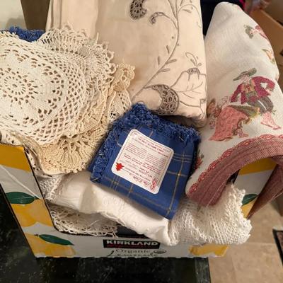 Mystery Lot! Vintage Linens, Napkins, And More! 