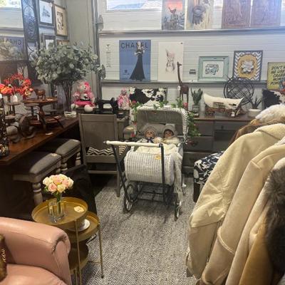 Sale Photo Thumbnail #4: art, antiques 