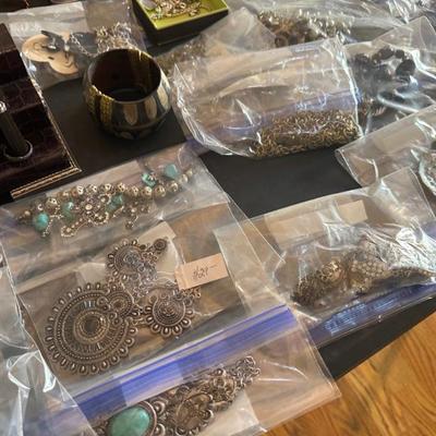 Sale Photo Thumbnail #901