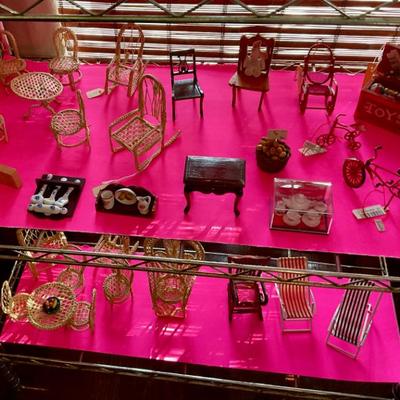 Chair for doll houses