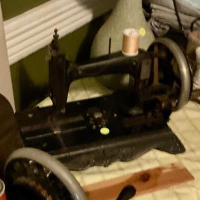Crank sewing machine