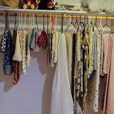 Sale Photo Thumbnail #73: Linens