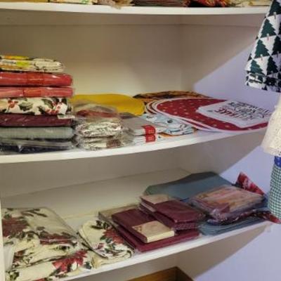 Sale Photo Thumbnail #72: Holiday Linens