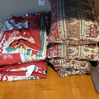 Sale Photo Thumbnail #43: Bedding and Bath Mats