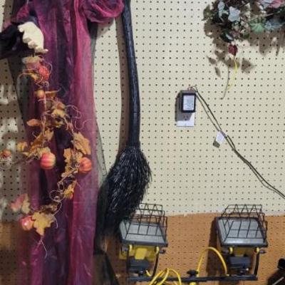 Sale Photo Thumbnail #97: Holiday Whitch and Shop Lights