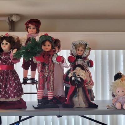 Sale Photo Thumbnail #25: Holiday Carolers 
