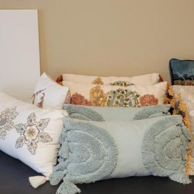Sale Photo Thumbnail #42: Accent Pillows