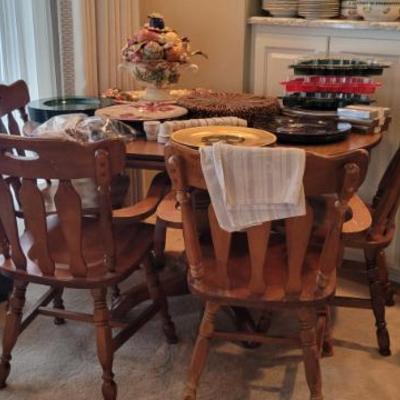 Sale Photo Thumbnail #20: Kitchen Table with 4 Chairs