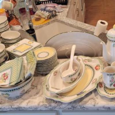 Sale Photo Thumbnail #18: Large Villeroy & Boch Set