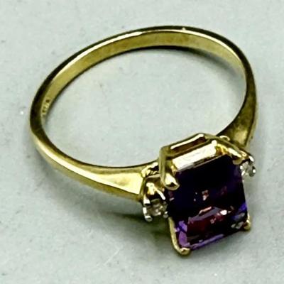 10k Yellow Gold Ring With Amethyst Center Stone 