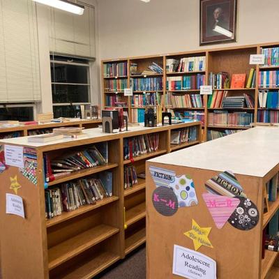 Sale Photo Thumbnail #133: Library books and shelves