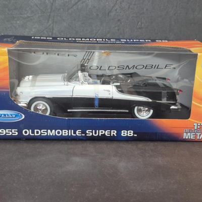 1:18 Die Cast Metal Welly 1955 Oldsmobile Super 88 - New In Original Box