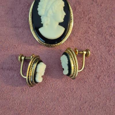 Vintage Black & White Cameo Brooch & Screw-On Earring Set