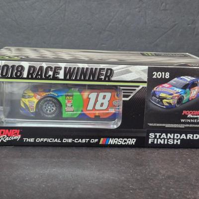 1:24 Die Cast Metal Lionel 2018 #18 Kyle Busch M&M's Racing 2018 Camry - In Original Box