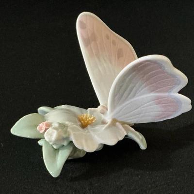 Lladro Refreshing Pause Butterfly Porcelian Figurine 