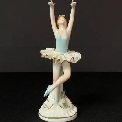 Vintage Nuova Capodimonte Ballerina