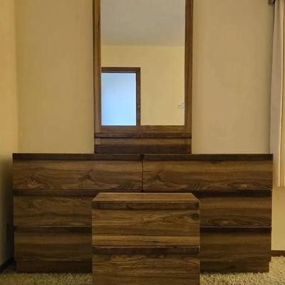 Dresser & Nightstand (BR1)
