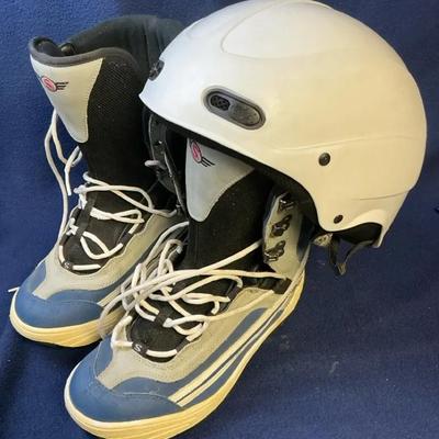 Sims Size 11 Men’s Snowboard Boots & Helmut