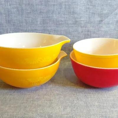 Pyrex Yellow Daisy 4Qt Cinderella Bowls And Nesting Bowls