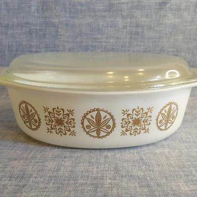 Pyrex 2.5Qt Dish; Gold Hex Design On White 