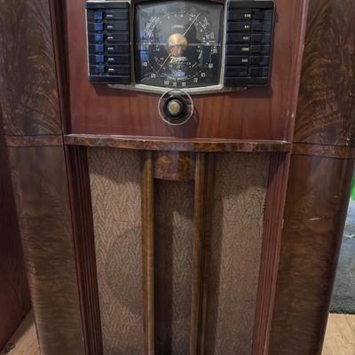 Vintage Zenith Console Tube Radio-1940’s