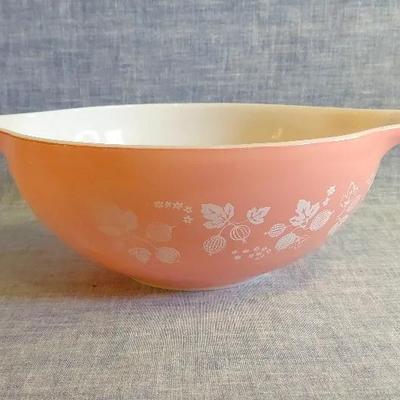 Pyrex Pink Gooseberry 4Qt Cinderella Bowl