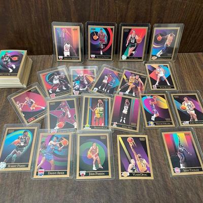 Inagural Gold-Bordered 1990-91 SkyBox Basketball Cards #1