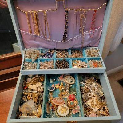 Sale Photo Thumbnail #129