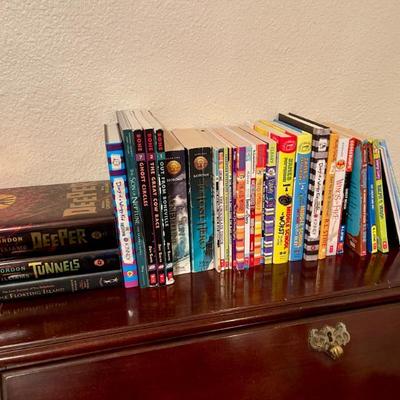 Sale Photo Thumbnail #75: Good books 