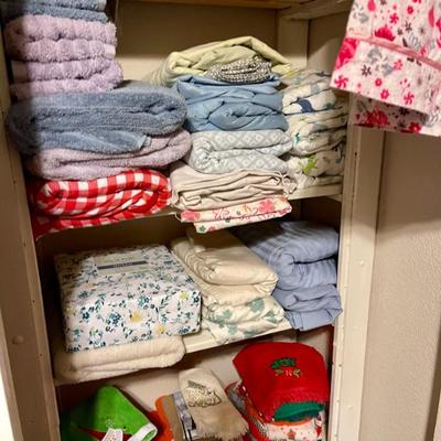 Sale Photo Thumbnail #45: Linens 