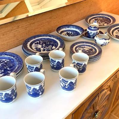 Sale Photo Thumbnail #84: Johnson Bros. Blue Willow