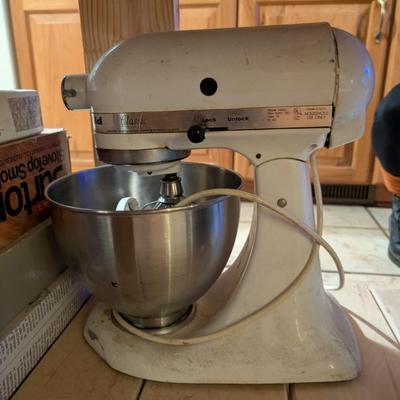 Sale Photo Thumbnail #21: Kitchenaid stand mixer