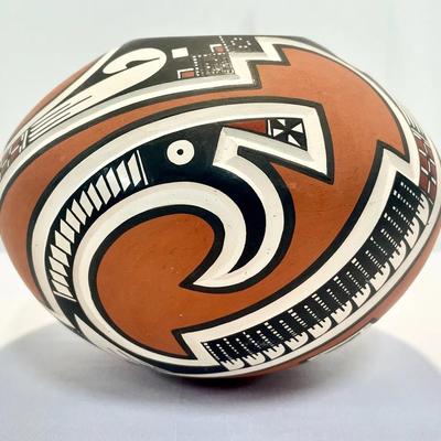 Mata Ortiz Pottery by Lazaro Ozuna – Hand-Painted Round Vase (Signed)