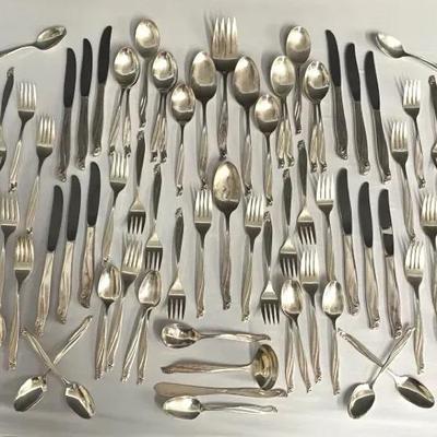 90 Pc- WM Rogers & Sons Flatware 
