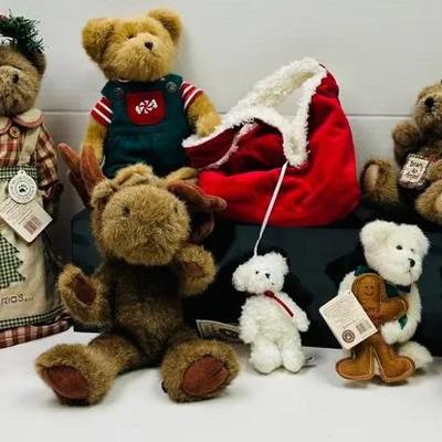 Holiday bears and seasonal collectibles “Boyds”