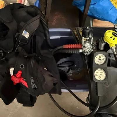 Zeagle Scuba Diving Gear Set – Regulator, Gauges, and Fins
