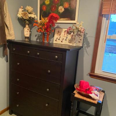 Sale Photo Thumbnail #43: Estate Sales By Olga in Cranford, NJ