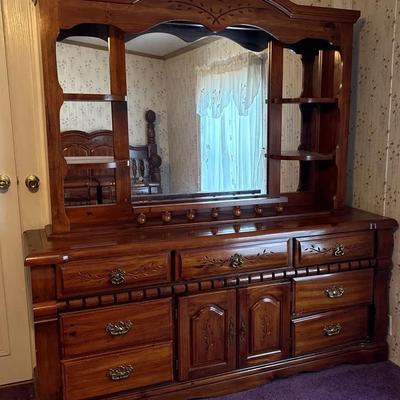 Vaughan Bassett Dresser w/Mirrored Hutch (Part of Set)