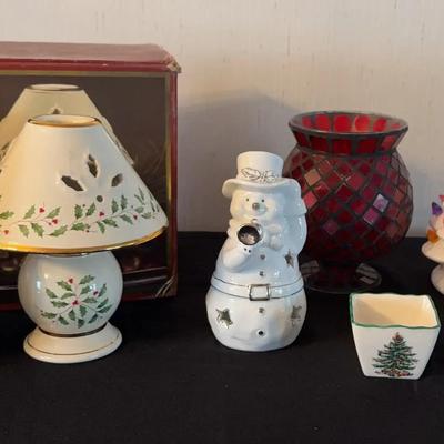 2 Vintage Tea-Light Lamps, 4 Candle holders, 2 Ceramic light up Christmas Trees